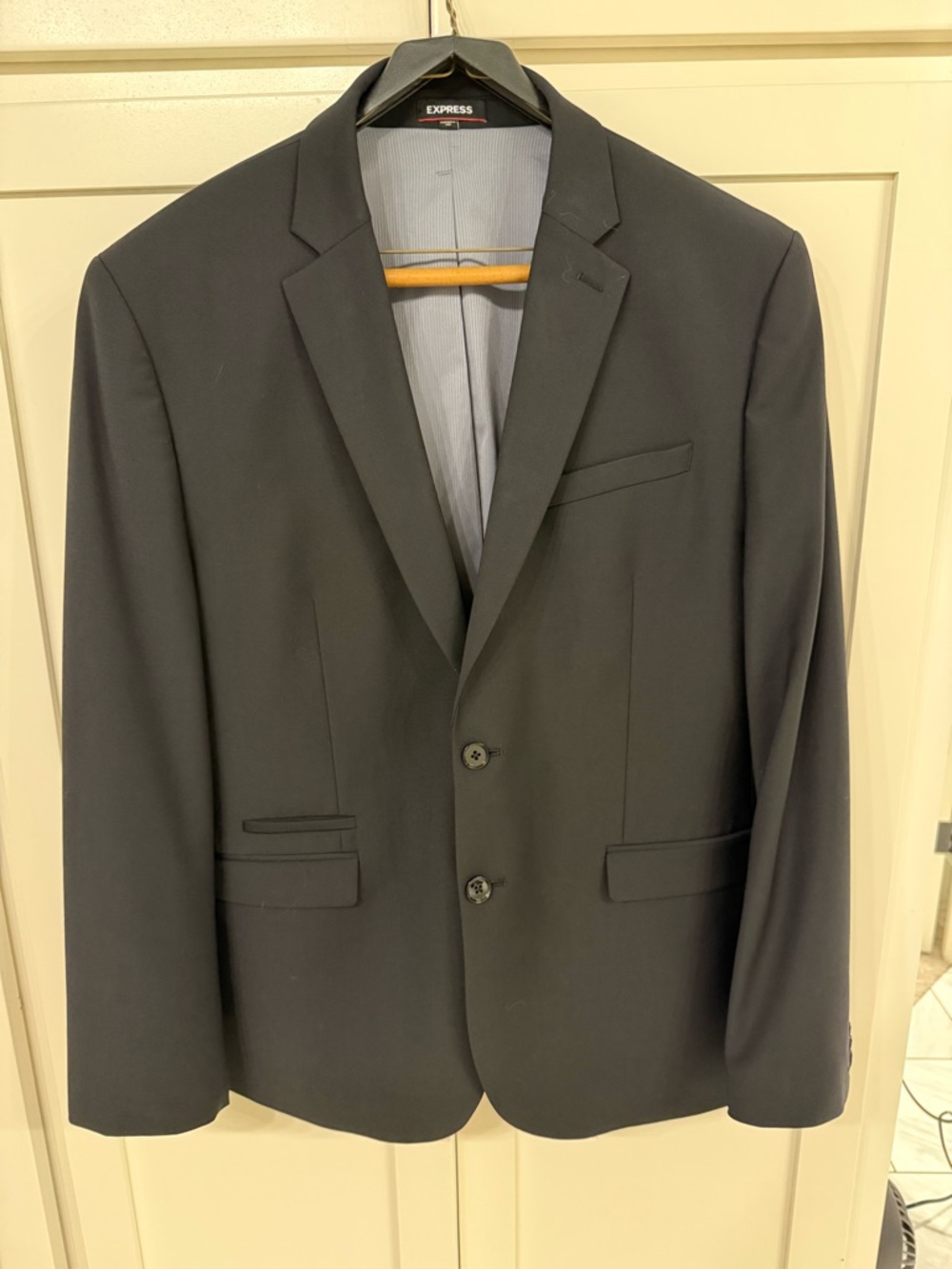 Express Slim Suit 44R, 32x30 pants. Black Performance Suit